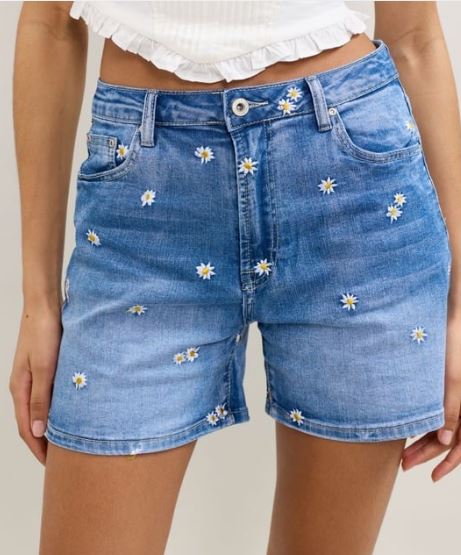 Jeansshorts med blommor, Sandra - Caramelle Fashion