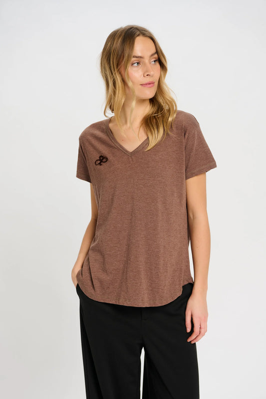Costamani Enkel brun T-shirt med V-ringning