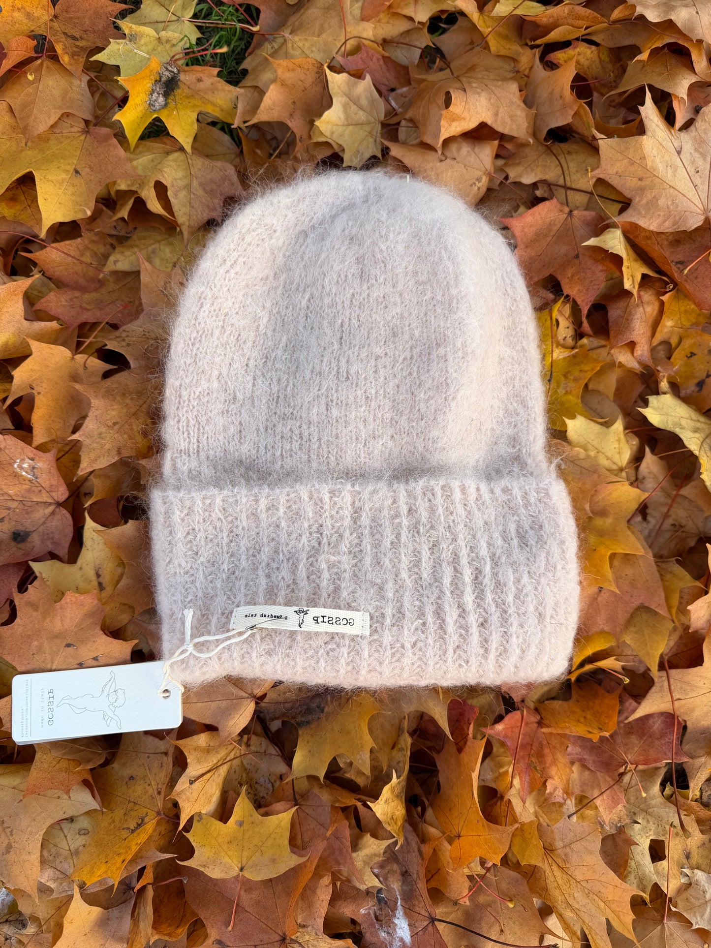 Beige mohair mössa från Gossip 